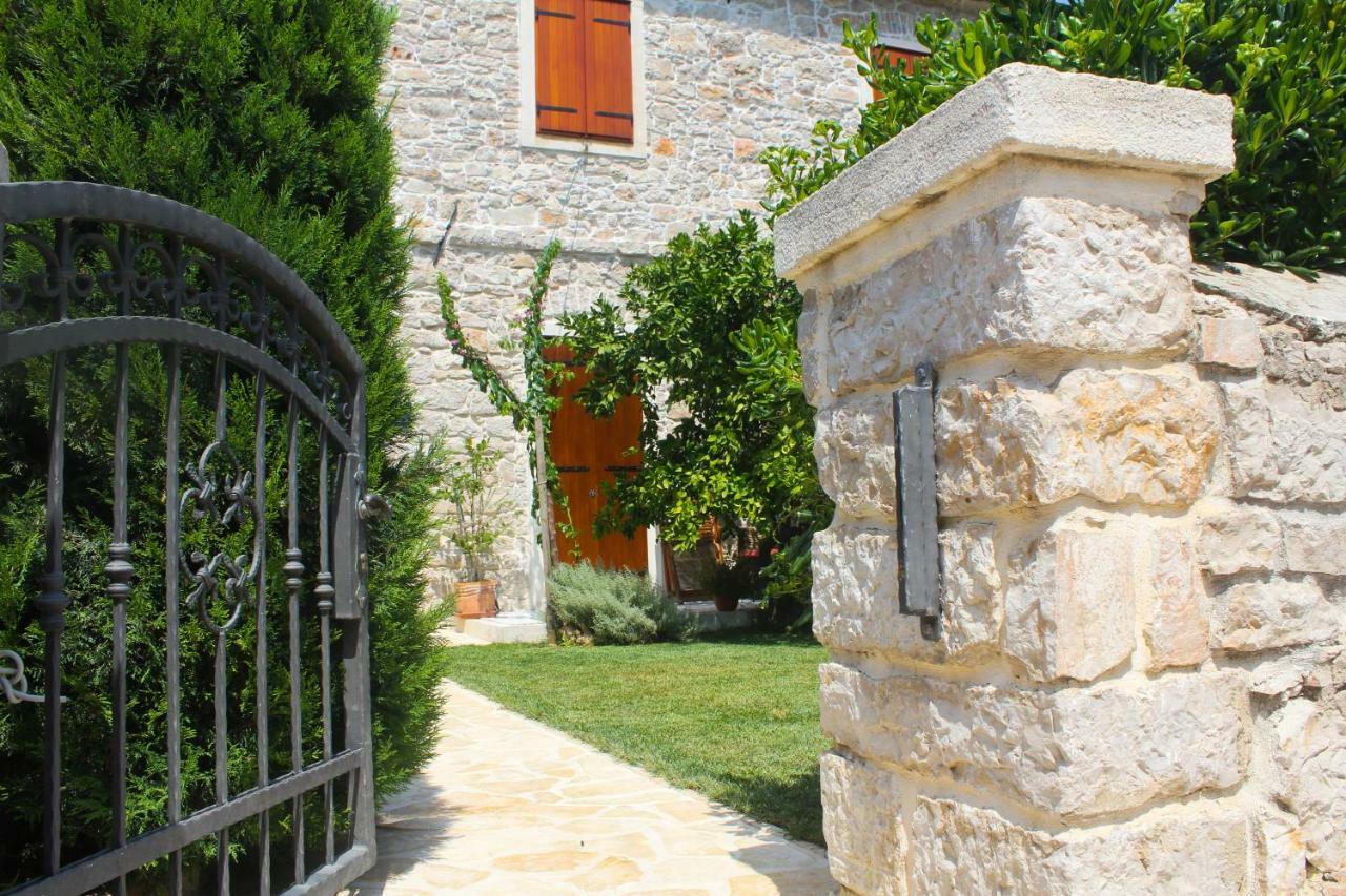شقة Old House سفيتي فيليب ياكوف المظهر الخارجي الصورة
